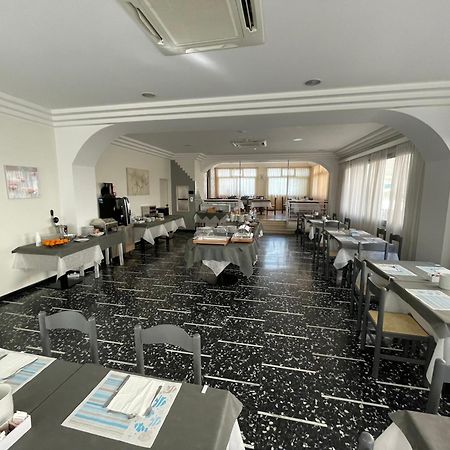 Hotel D'Annunzio Cattolica Buitenkant foto