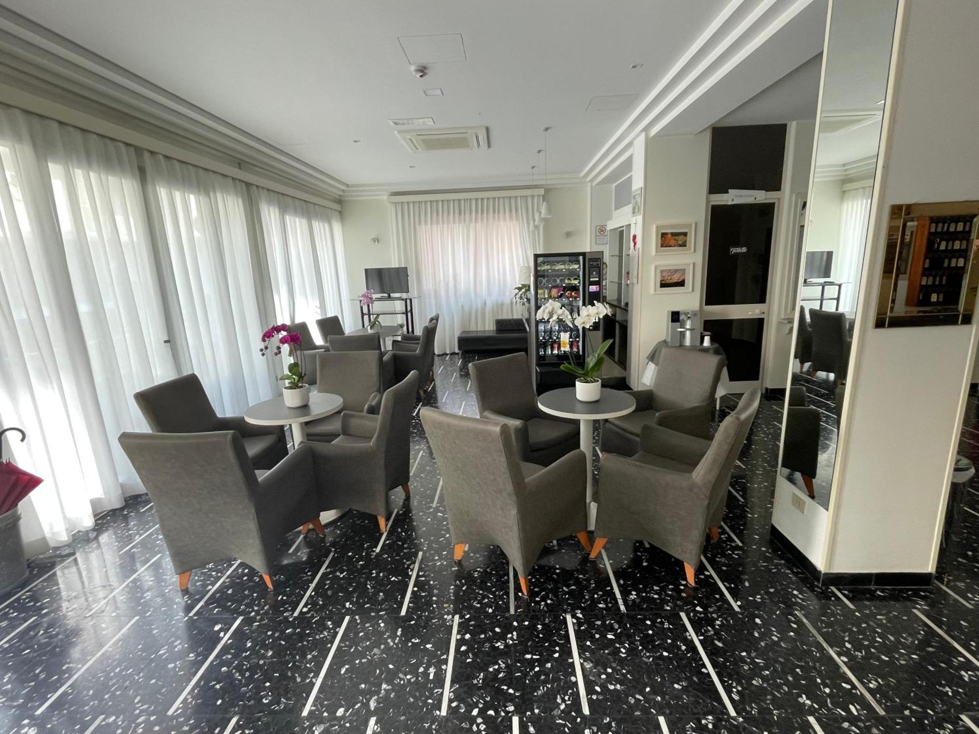 Hotel D'Annunzio Cattolica Buitenkant foto