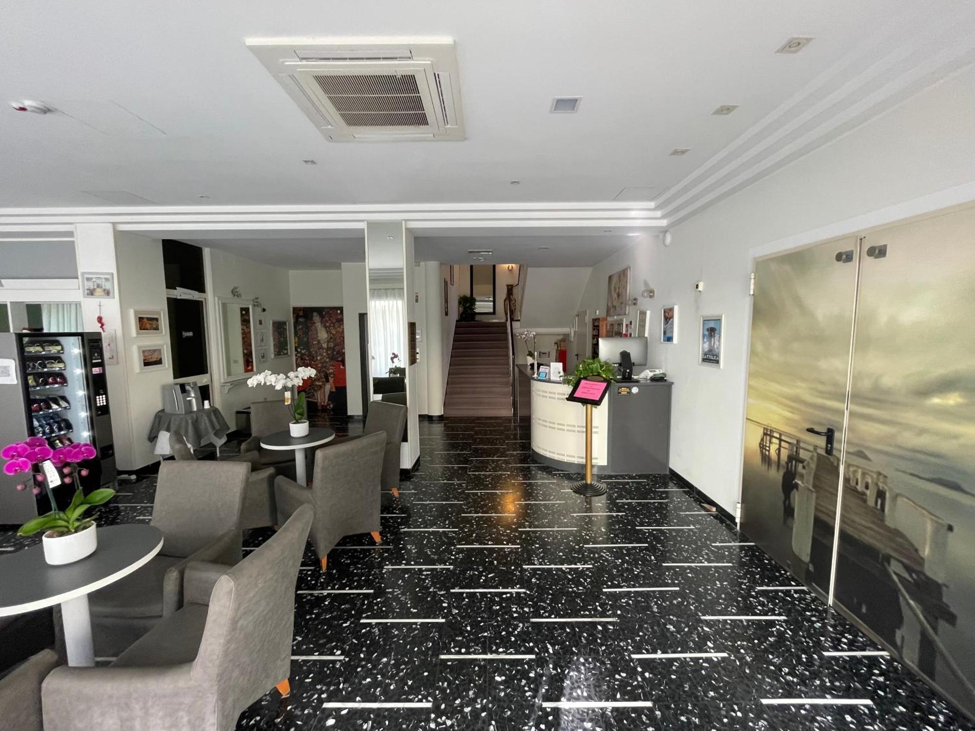 Hotel D'Annunzio Cattolica Buitenkant foto