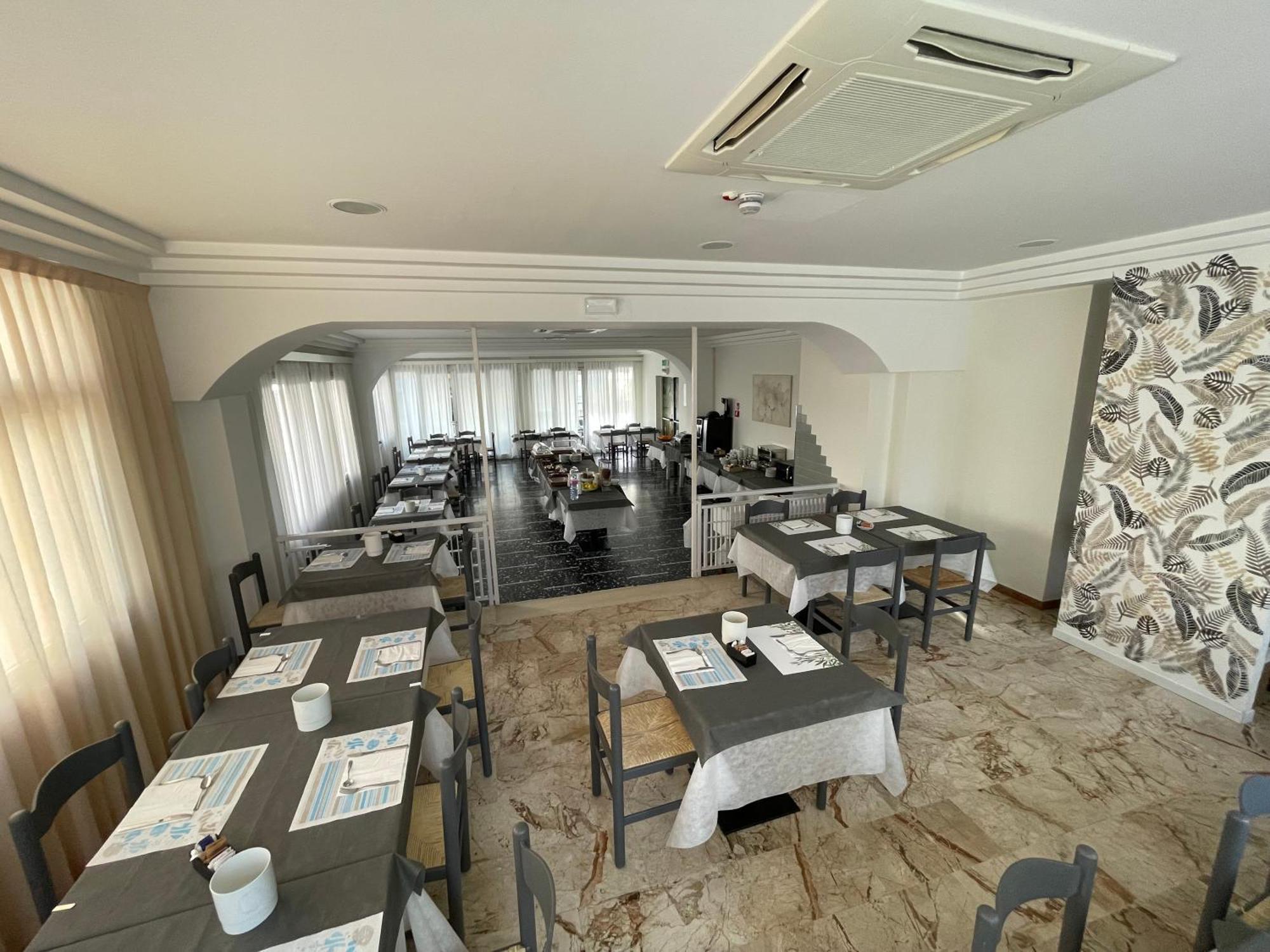 Hotel D'Annunzio Cattolica Buitenkant foto